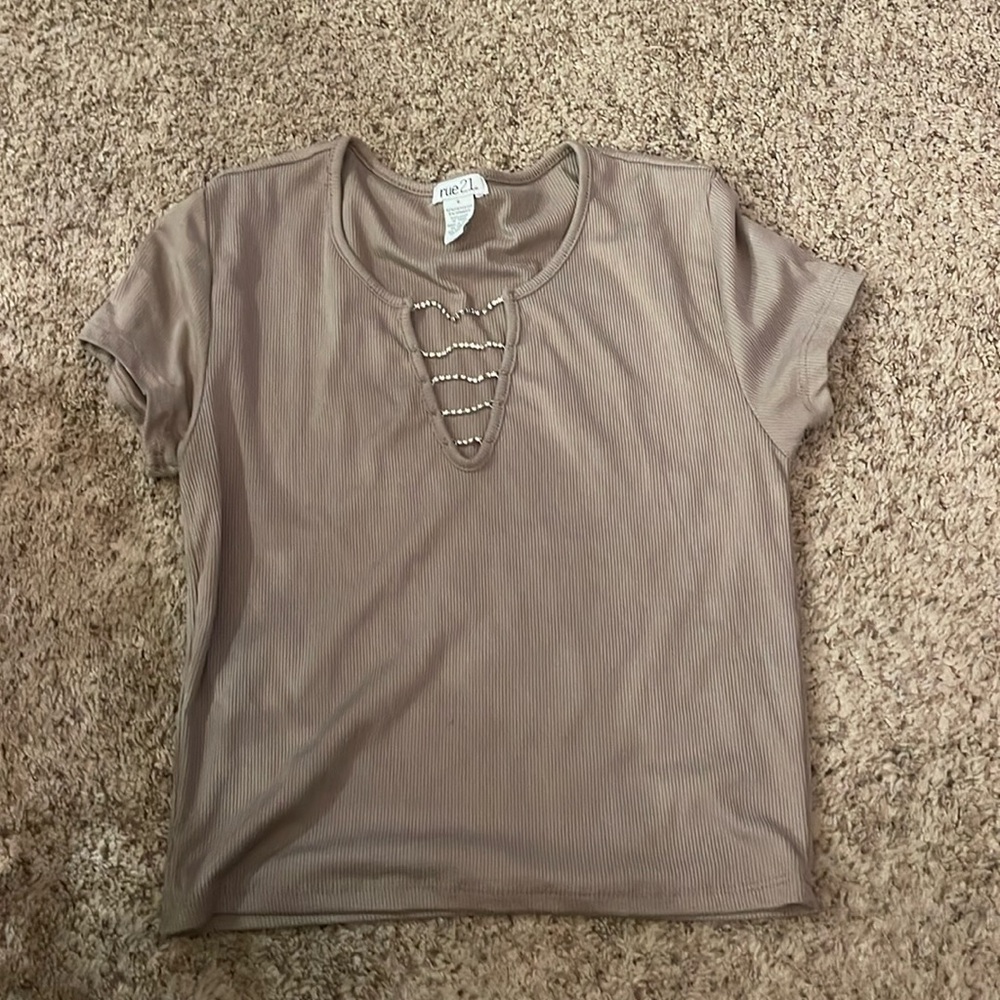 Brown tee shirt, sparkly middle